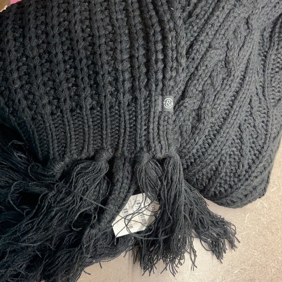 Treasure Bond Black Fringe Cable Knit Scarf - Picture 3 of 4